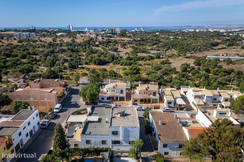 Excelente Moradia T4 com 438 m2 de Área de Construção em Alvor – Urb.
