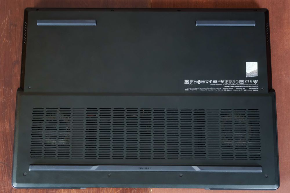 Portátil Gaming Lenovo Legion Pro 7 16IRX9H – RTX 4080 / i9 / 32GB / 1.5TB SSD
