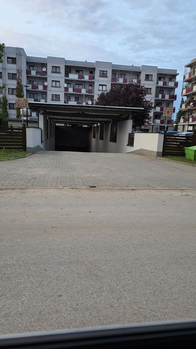 Wynajmę miejsce w garażu podziemnym