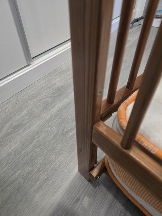 Berço  / Cama de Grades de Madeira com Colchão