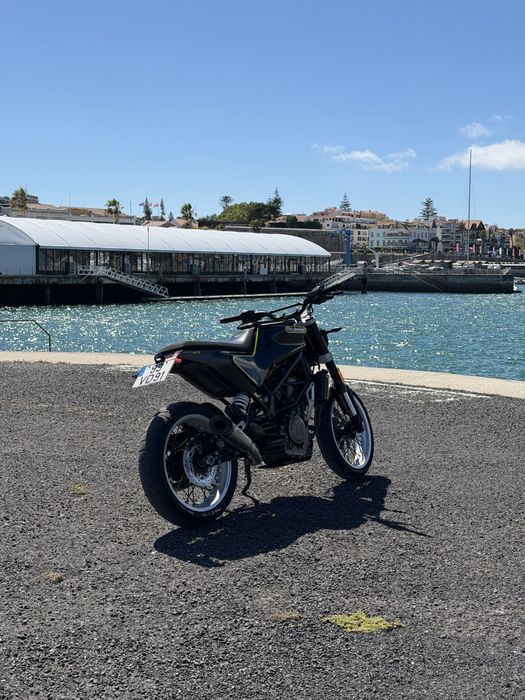 Husqvarna svartpilen 401 com muitos extras e afinação de valvulas feita