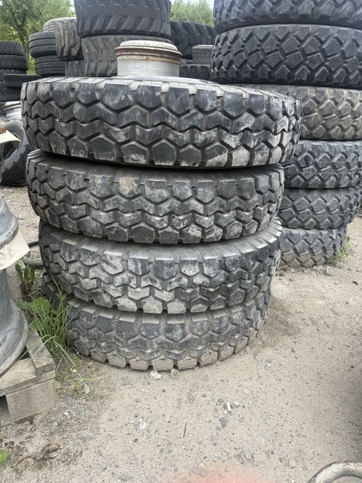 Шини з дисками Uniroyal 9R22.5 для Зіл 130