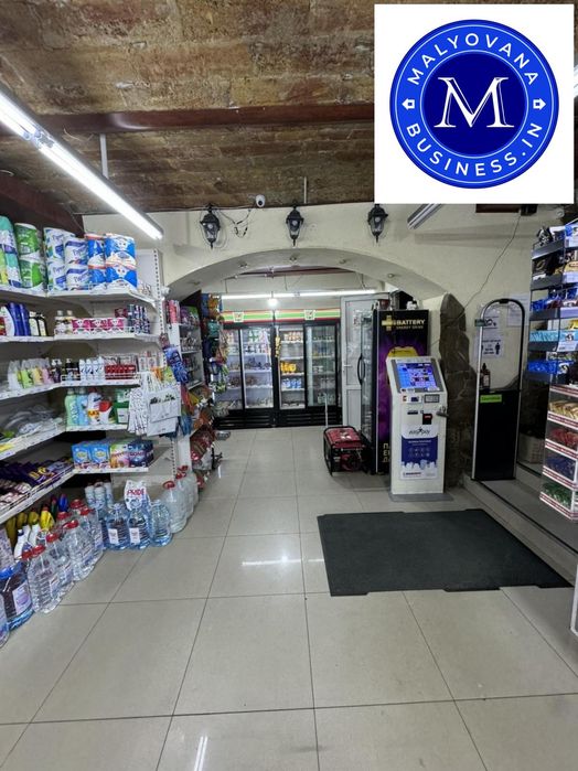 Фасад  приміщення під магазин  пл. Толстого