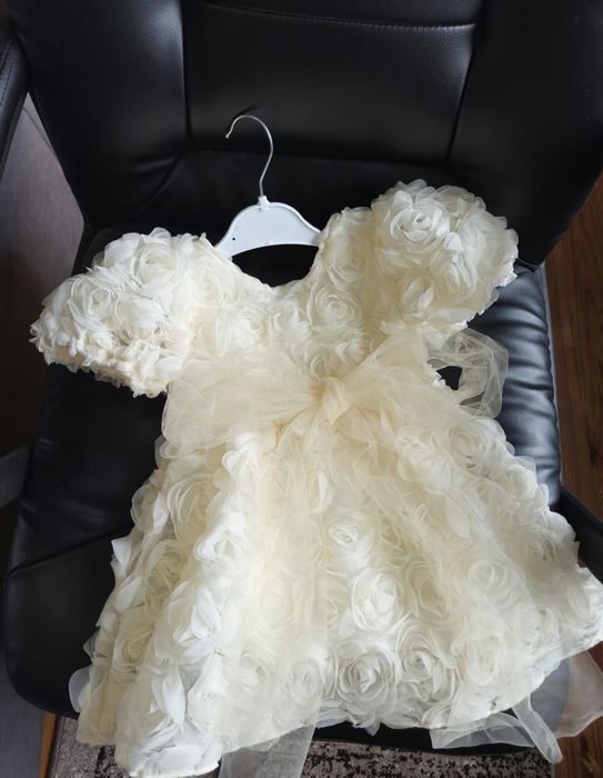 Дитяча святкова сукня з трояндами на 1-2 роки, 80-86р