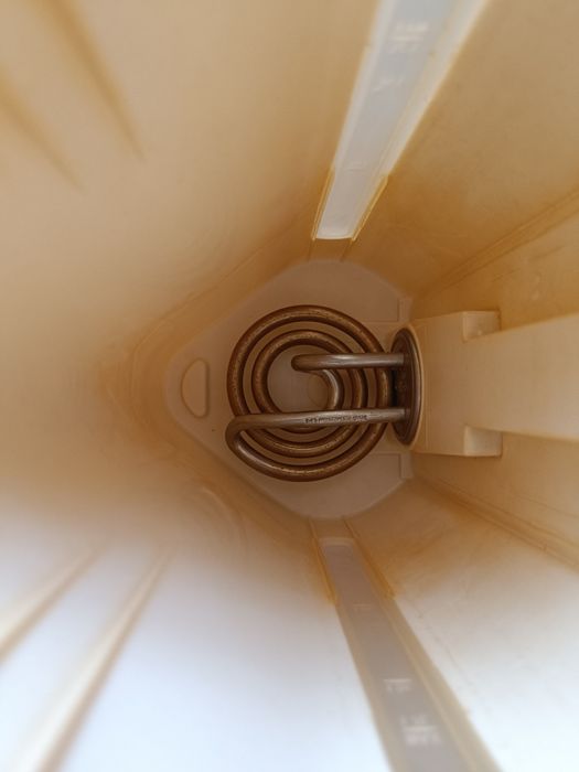 Неробочий електрочайник HILTON WK 9224 на запчастини або відновлення