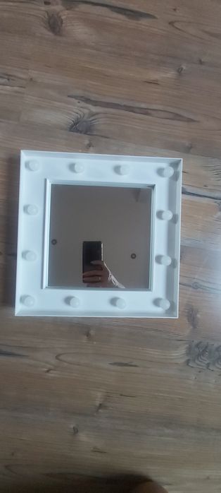 Lustro podświetlane na baterię