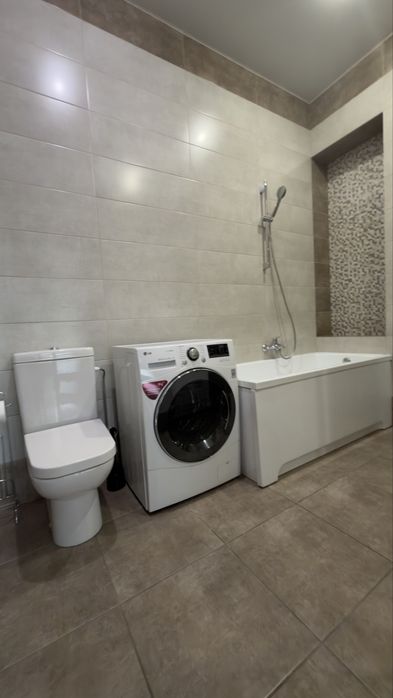 Продам 3к квартирус немонтом  в клубном доме!Центр