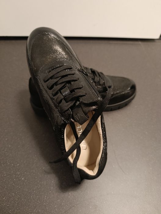 Półbuty damskie marki Caprice skórzane rozmiar 37