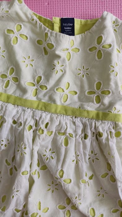 Gap sukienka biała koronka i seledynowa 92 98 lato