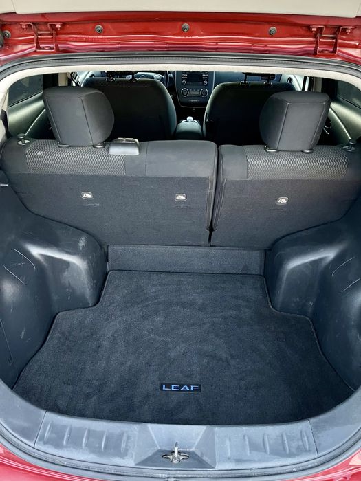 Автомобіль Nissan Leaf 2014 року