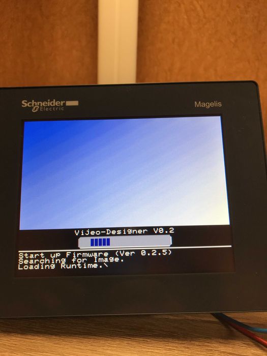 Панель оператора Shneider Electric HMISTU855+HMIS5T