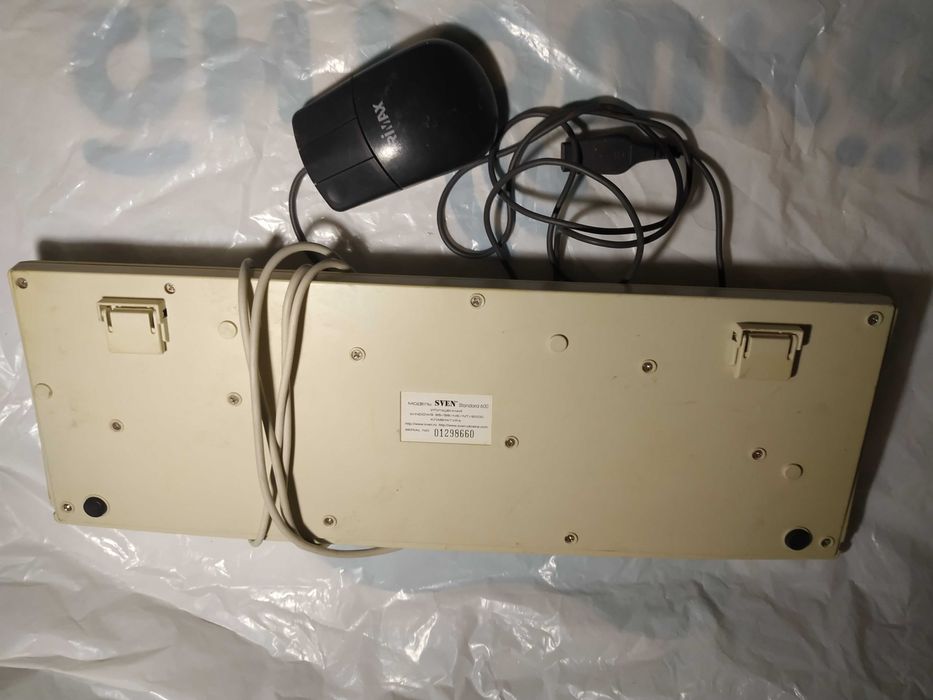 Клавіатура AT та COM мишка