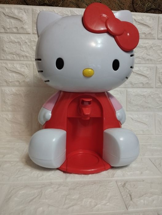 Диспенсер для води. Hello Kitty.