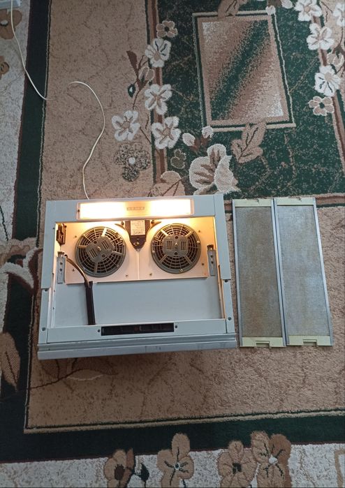 Витяжка кухонна  CATA вживана потребує ремонту двигунів