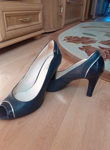 Buty na obcasie skóra NOWE