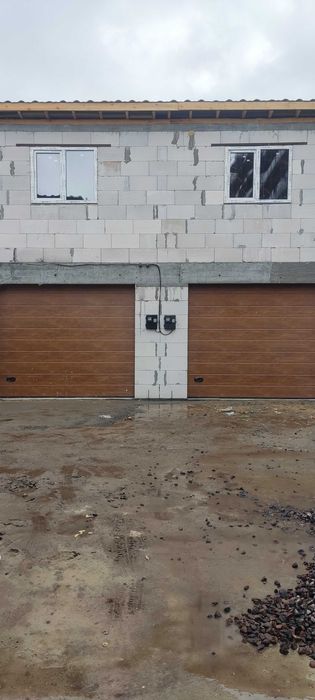 Продається двоповерховий гараж у Святопетрівському