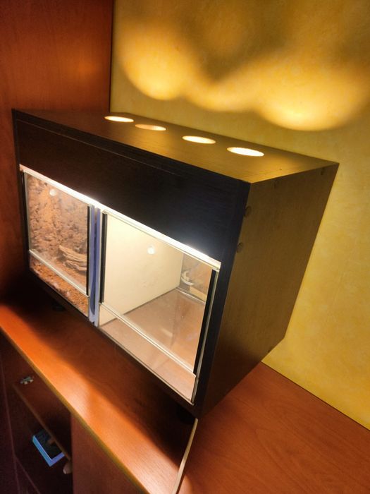 Terrarium dwukomorowe, podświetlane i podgrzewane