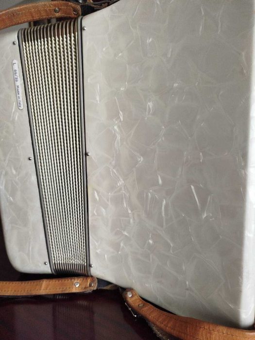 Vendo Acordeon Scandalli 48 baixos