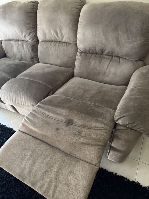 Conjunto de dois sofás e mesa