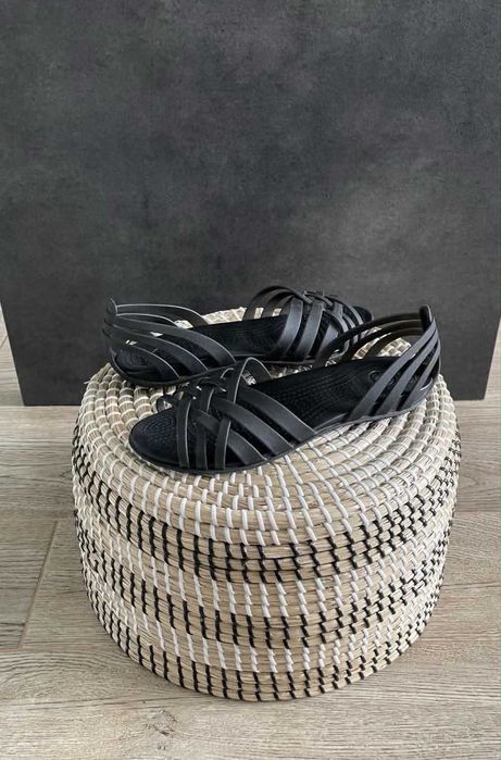 Crocs sandały Huarache Flat Black W8 38/39
