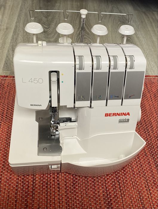 Máquina de Corte e Cose BERNINA L 450 – Semi Nova (3 meses de uso)
