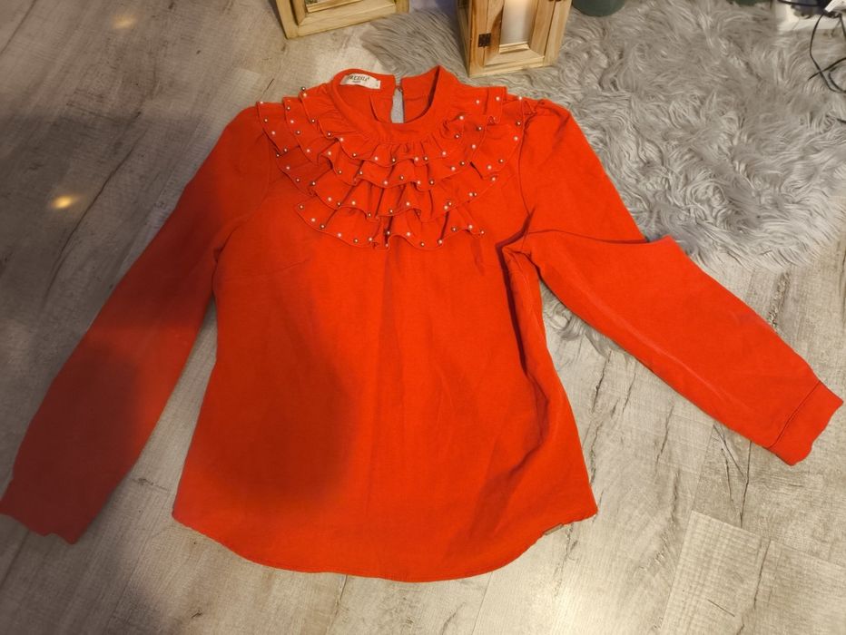 Piękna czerwona bluzka z falbanami i koralikami .Śliczna bluzka r.40/L