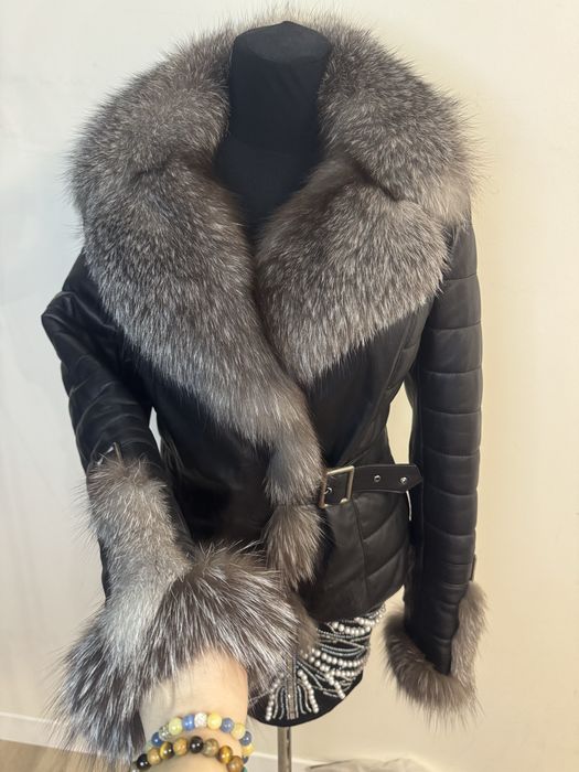 Шкіряна куртка класу Luxury з натуральним хутром песця