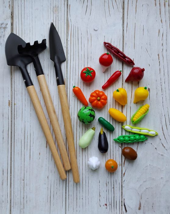 Набір мініатюрних овочів та садових інструментів (малий)