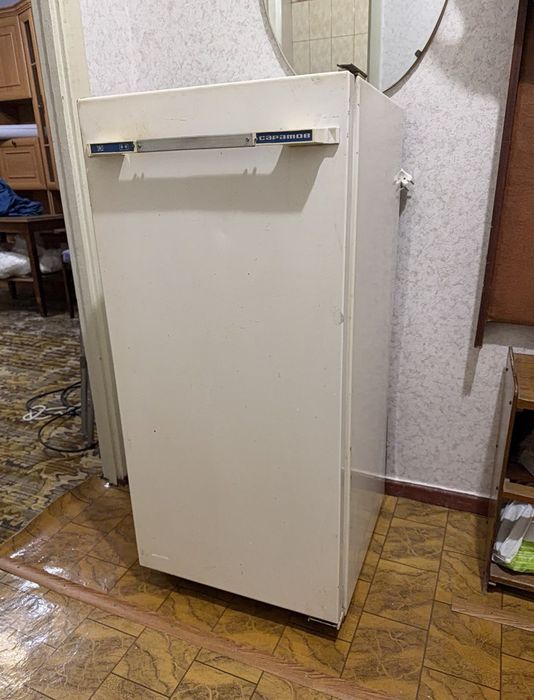 Продам холодильник однокамерный "Саратов"
