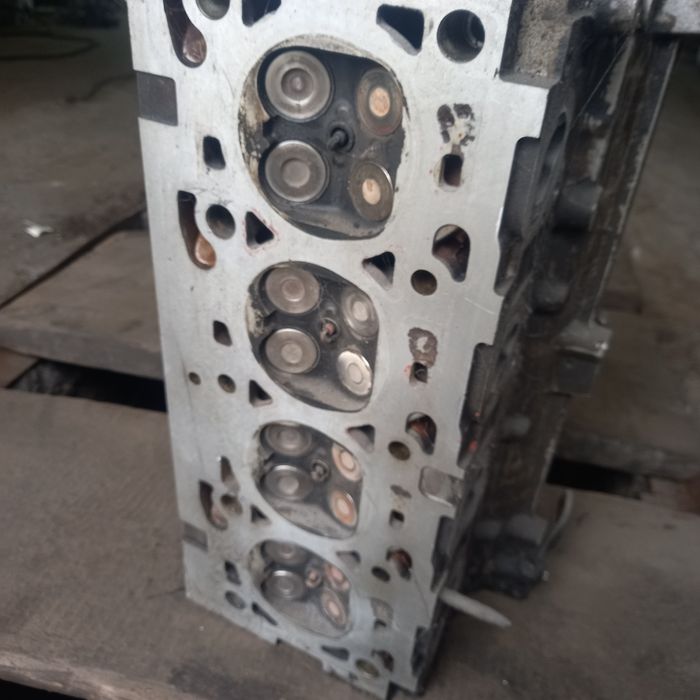 Форд эскорт головка гбц донс поставил и поехал .