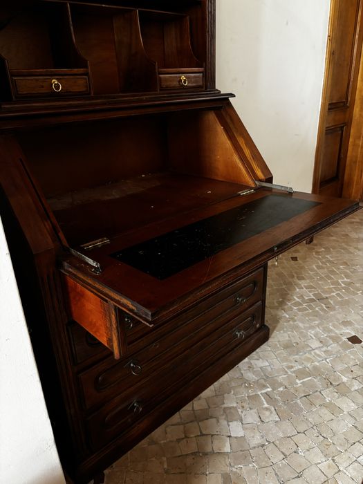 Escrivaninha classica com estante