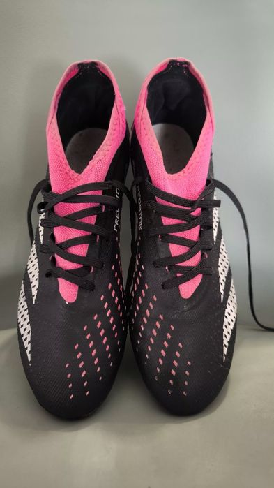 Chuteira adidas Predator 42
