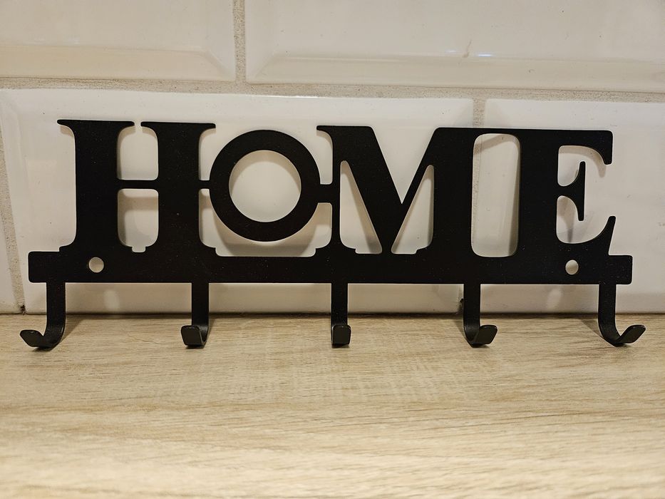 Wieszak na klucze z napisem HOME