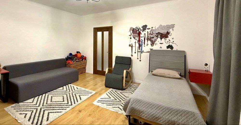 Просторная 2-к с кухней-студией в самом центре! Мин. оформление!