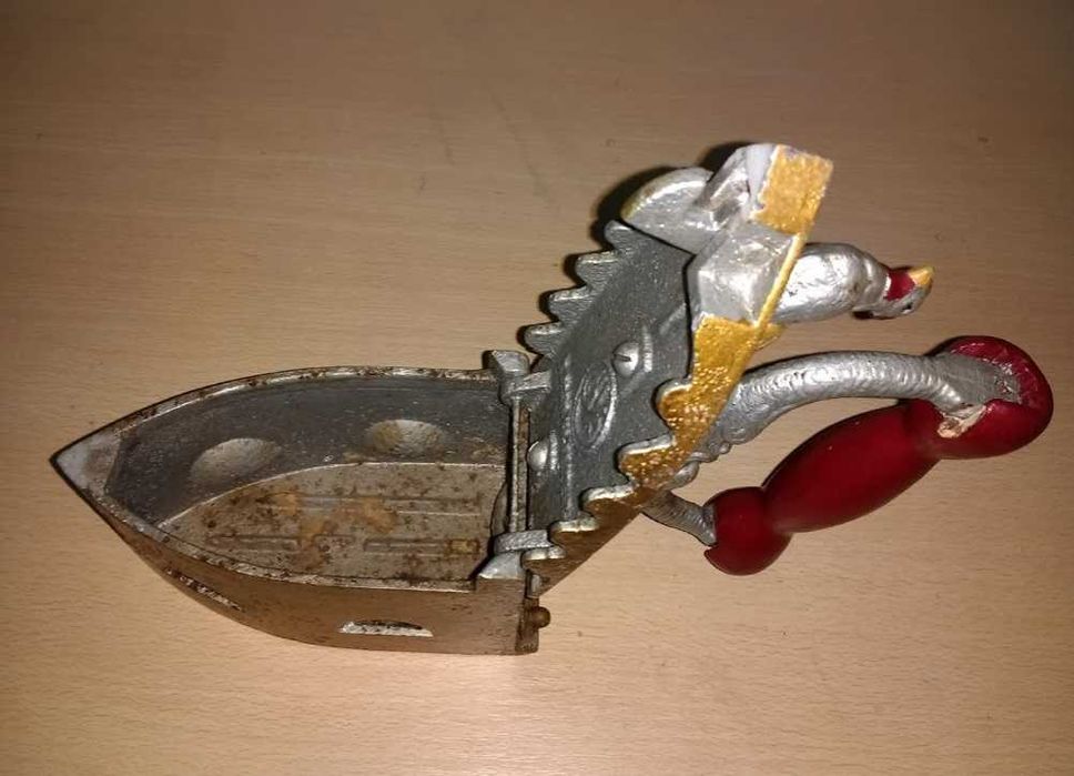 Ferro antigo a carvão, muito giro