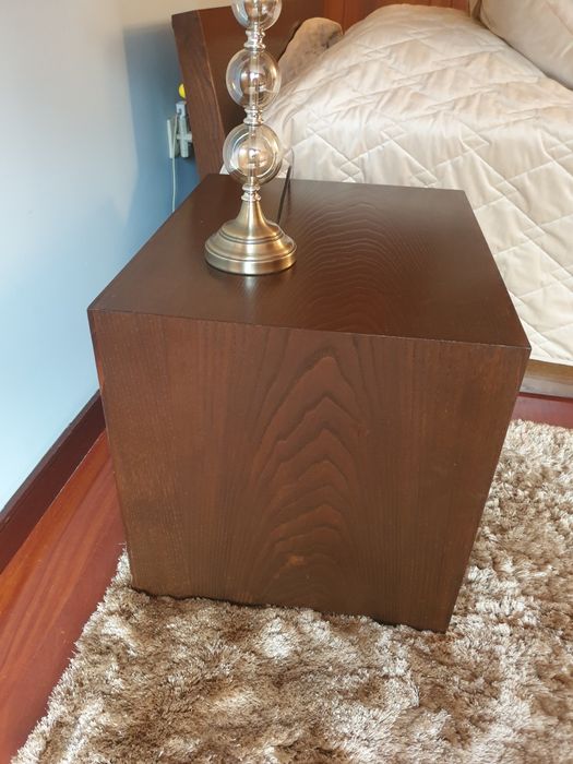 Mesinha de cabeceira madeira maciça