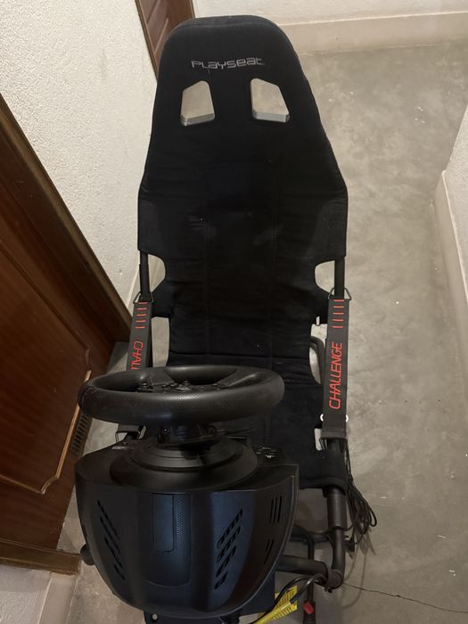 Volante e pedais Thrustmaster T300 RS GT + cadeira Playseat challenge