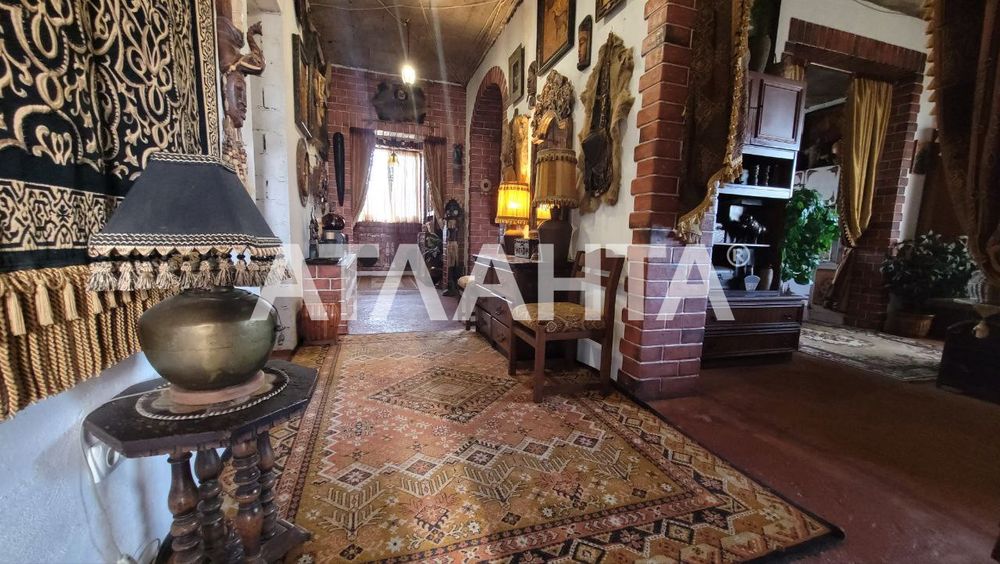 Будинок в Остриці