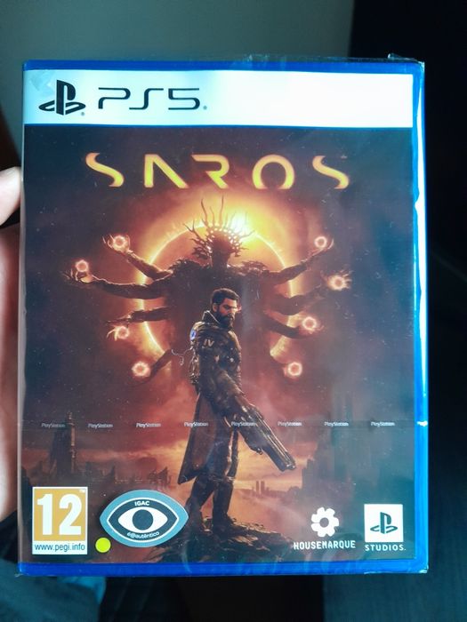 Saros PS5 (Semi novo)