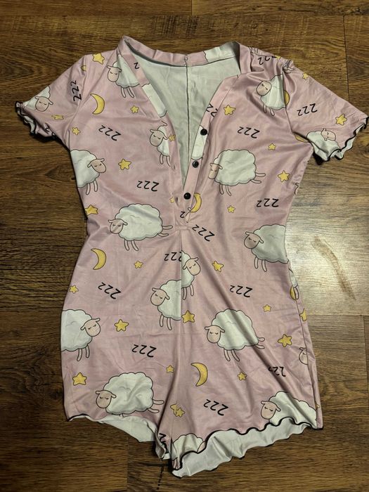 Piżama jednoczęściowa, śpioszki, różowa, owce, księżyce, krótka S lato