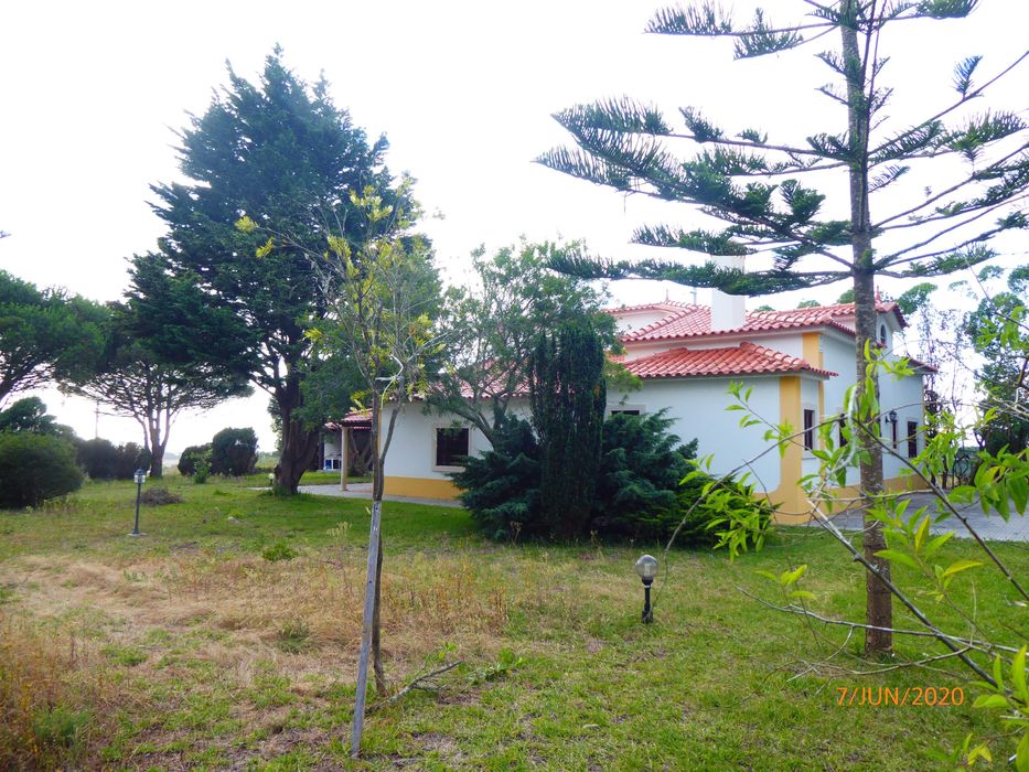 Propriedade aluga-se Peniche