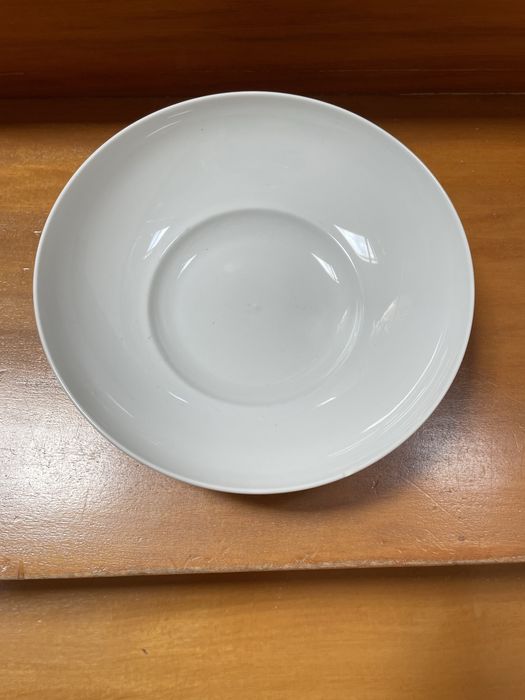 Pratos porcelana brancos