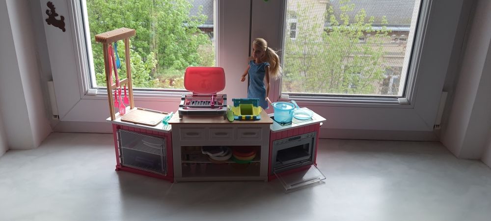 Lalka Barbie zestaw duża kuchnia plus lalka Barbie