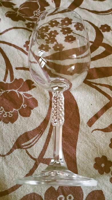 36 copos finos em muito bom estado de conservação.