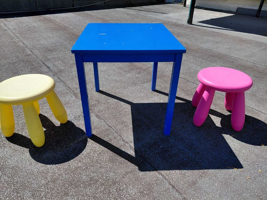 Mesa Madeira com 2 Bancos para Criança