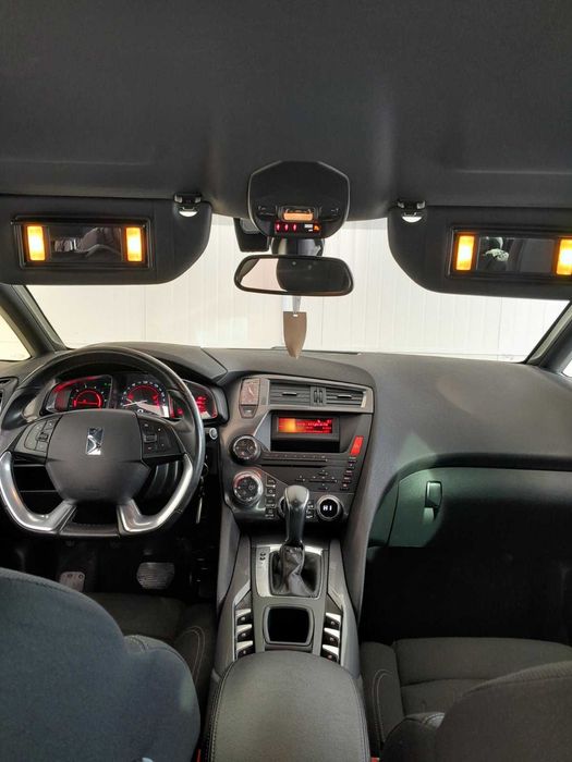 Автомобіль Citroen DS5