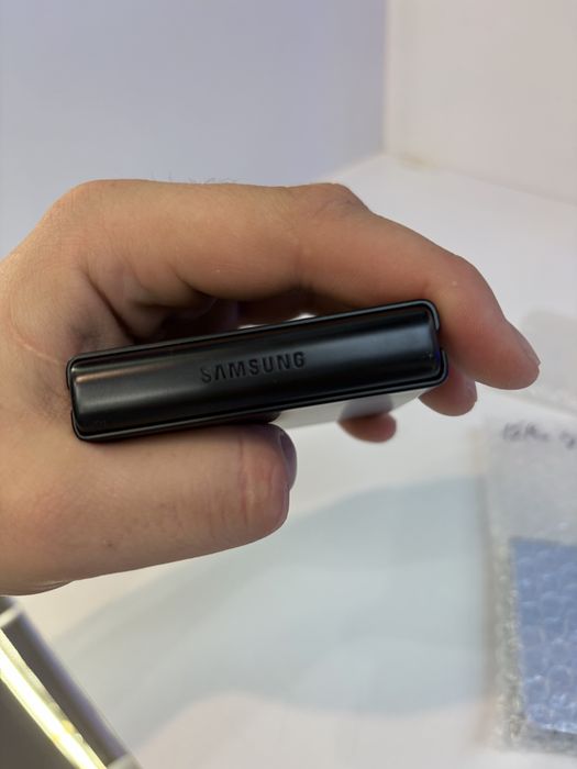 Samsung Flip 3 8/128Gb
