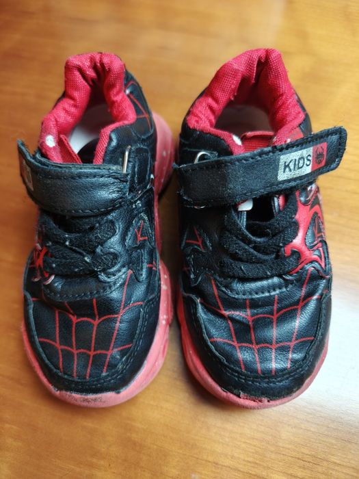 Lote 9 pares sapatilhas/sapatos criança (T18–25) Adidas, Puma, NB, Ree