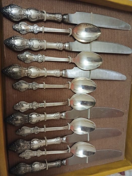 Продам столове срібло