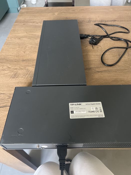 Комутатор TP-link 16 port